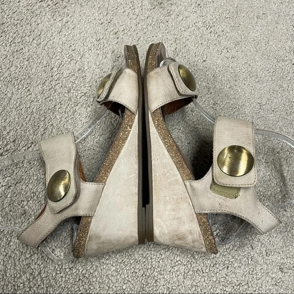 Taos Women's Carousel Wedge Sandal Color Stone Size EU 39 distressed leather - Picture 5 of 12